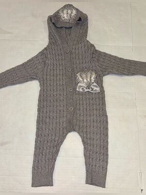 Cable-Knit Hooded Baby One-Piece with Crown Appliqué — Gray